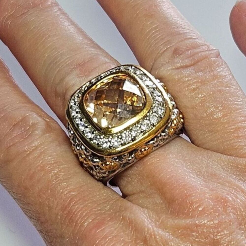 Gold & silver tone champagne colored rhinestone ring size 8
